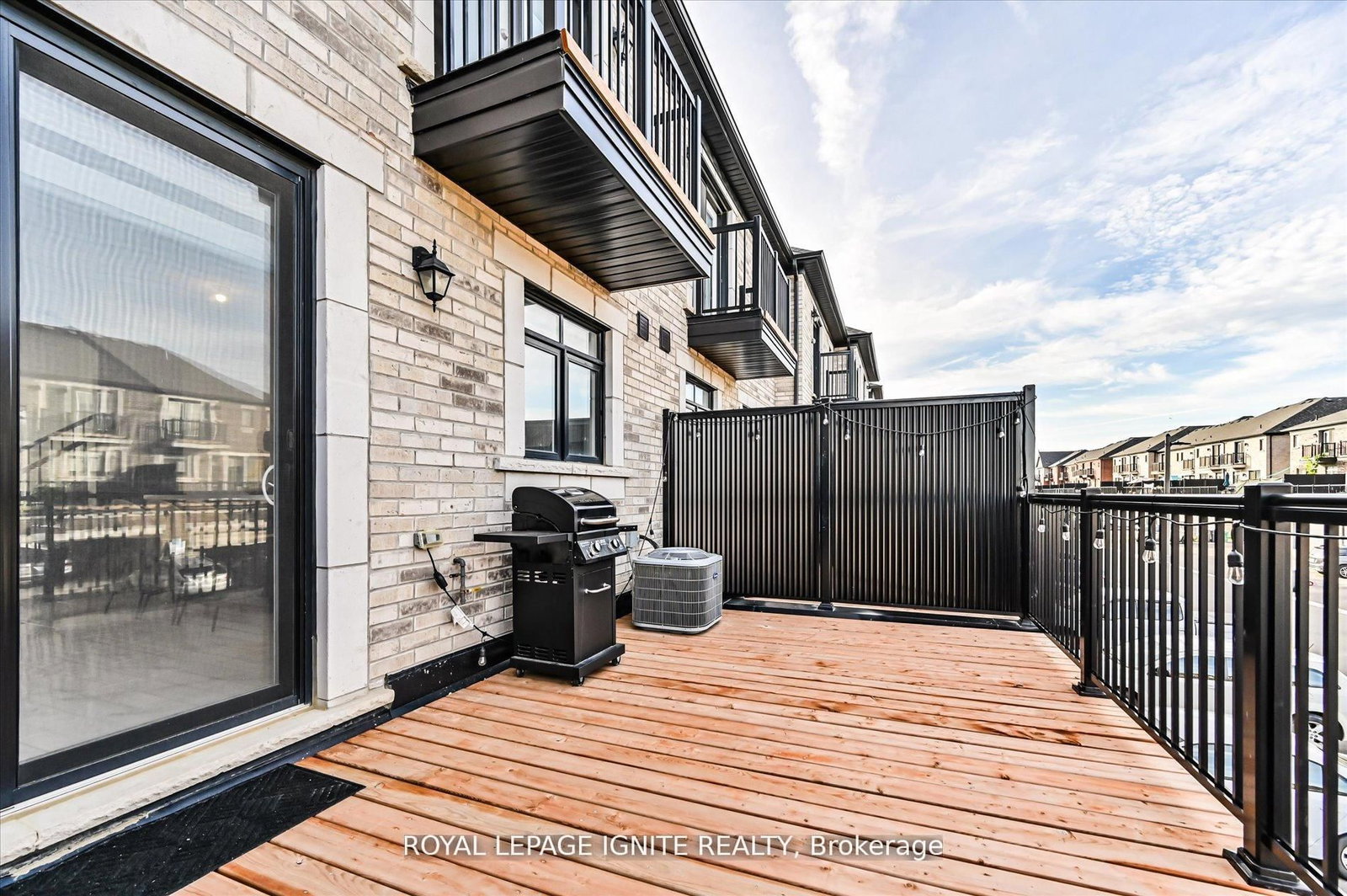 Townhouse sold at 39 Minnock Street, Caledon, Ontario, L7C 4K9 - Rural Caledon - MLS: W12850606