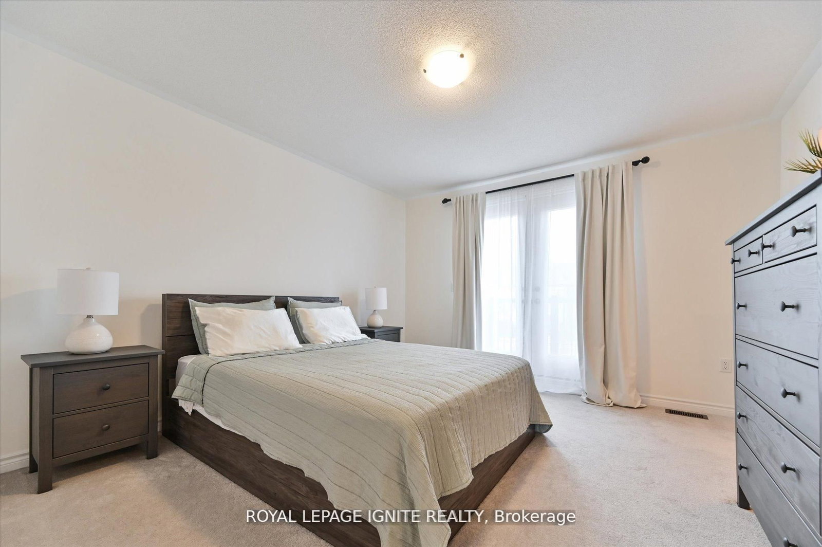 Townhouse sold at 39 Minnock Street, Caledon, Ontario, L7C 4K9 - Rural Caledon - MLS: W12850606