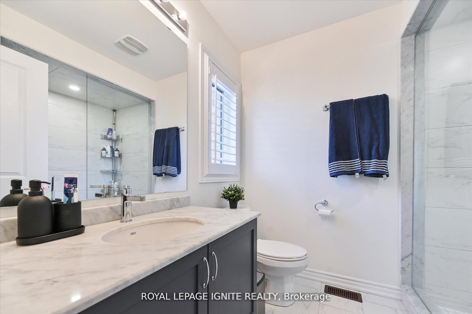 Townhouse sold at 39 Minnock Street, Caledon, Ontario, L7C 4K9 - Rural Caledon - MLS: W12850606