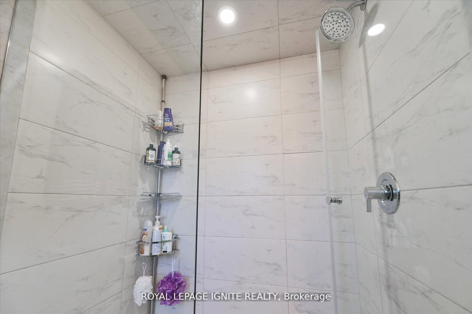 Townhouse sold at 39 Minnock Street, Caledon, Ontario, L7C 4K9 - Rural Caledon - MLS: W12850606