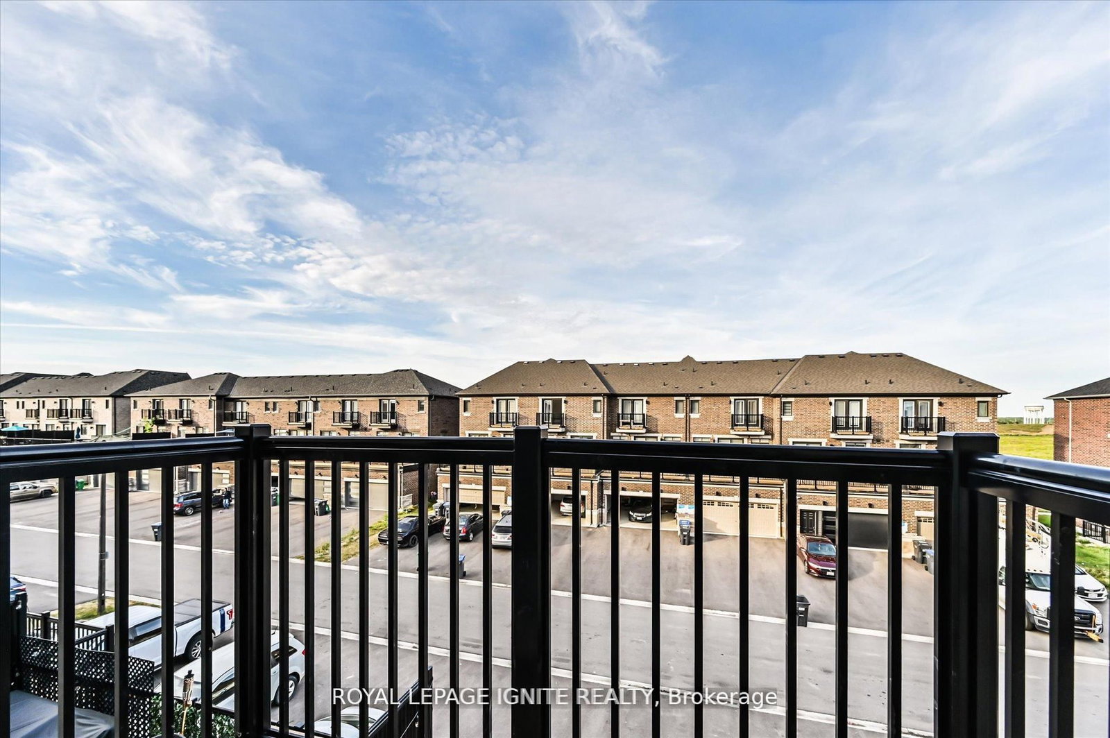 Townhouse sold at 39 Minnock Street, Caledon, Ontario, L7C 4K9 - Rural Caledon - MLS: W12850606