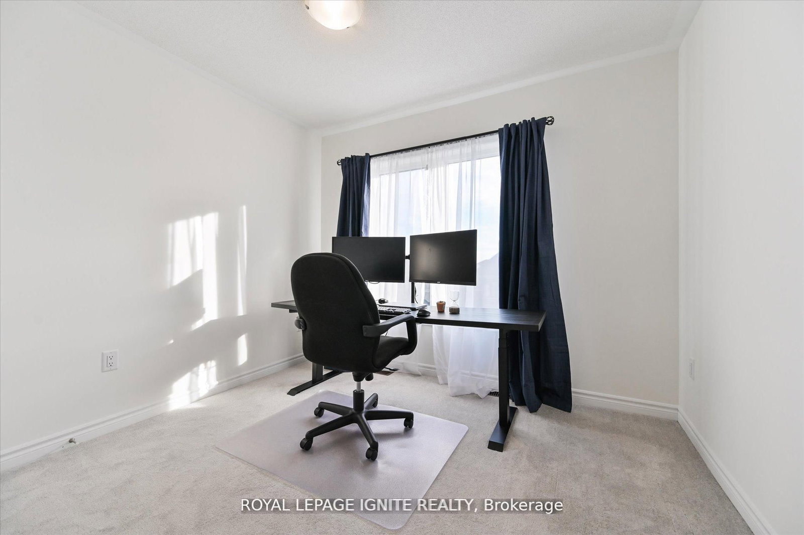 Townhouse sold at 39 Minnock Street, Caledon, Ontario, L7C 4K9 - Rural Caledon - MLS: W12850606