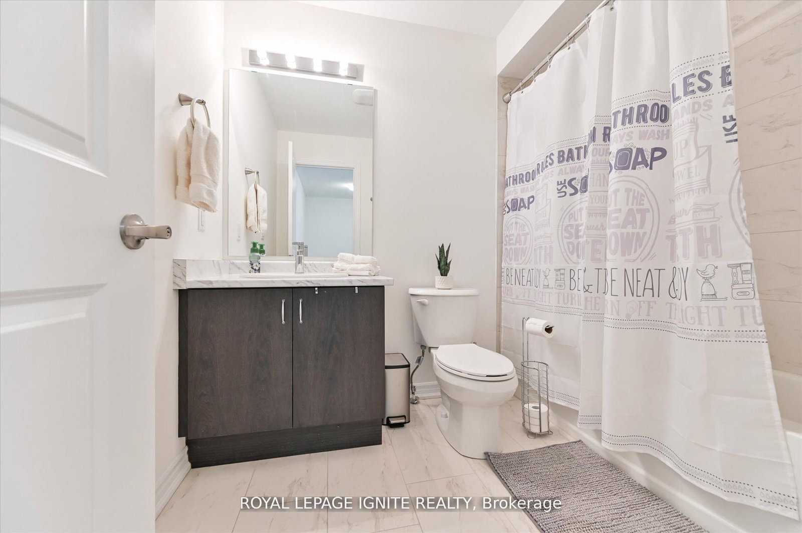 Townhouse sold at 39 Minnock Street, Caledon, Ontario, L7C 4K9 - Rural Caledon - MLS: W12850606