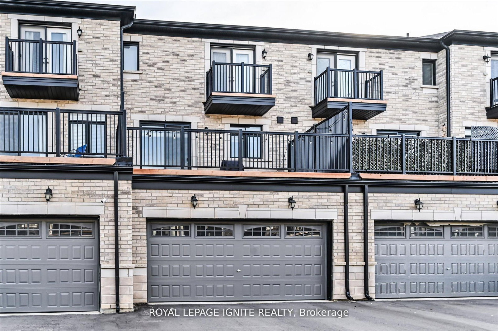 Townhouse sold at 39 Minnock Street, Caledon, Ontario, L7C 4K9 - Rural Caledon - MLS: W12850606