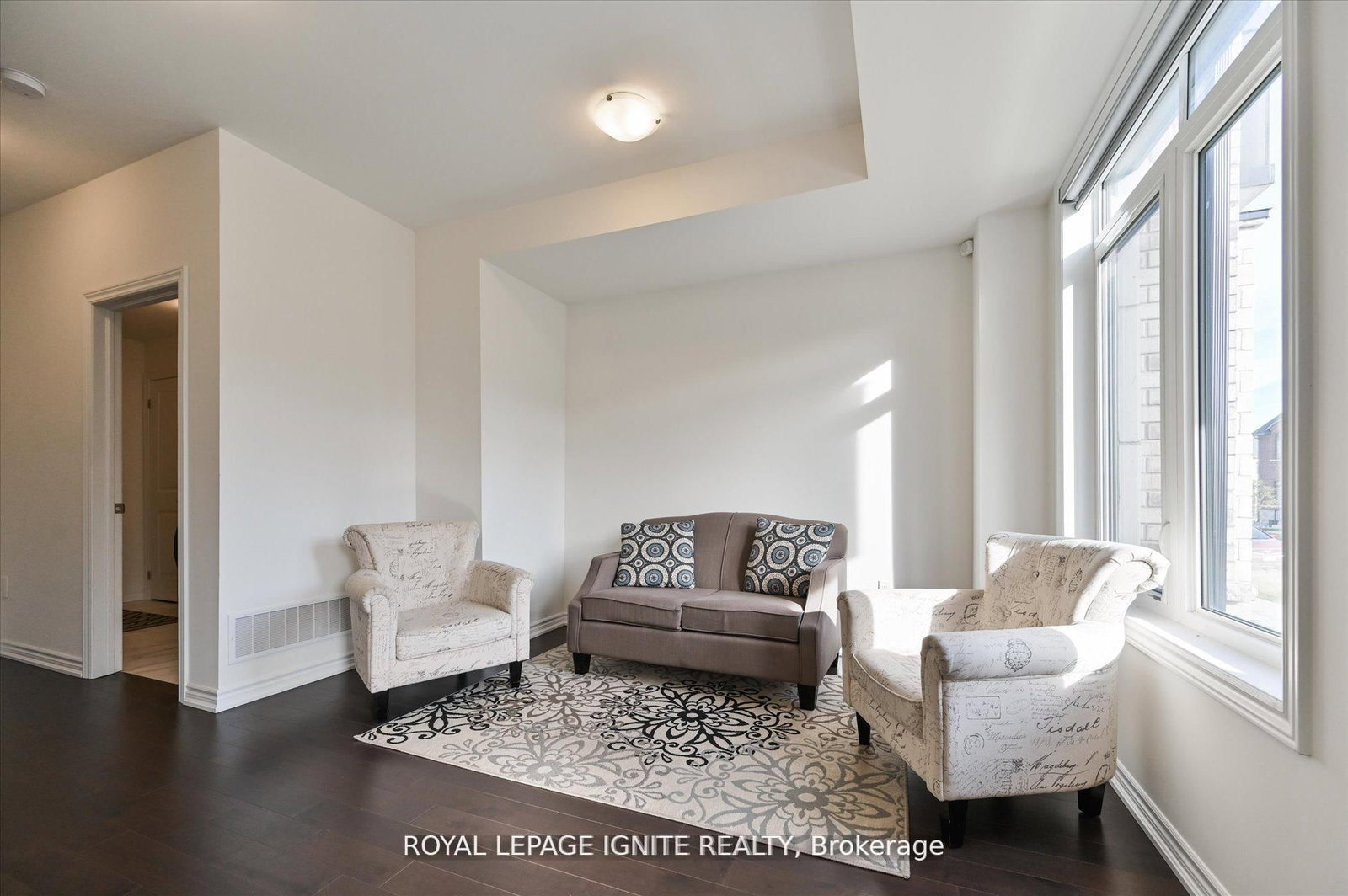 Townhouse sold at 39 Minnock Street, Caledon, Ontario, L7C 4K9 - Rural Caledon - MLS: W12850606