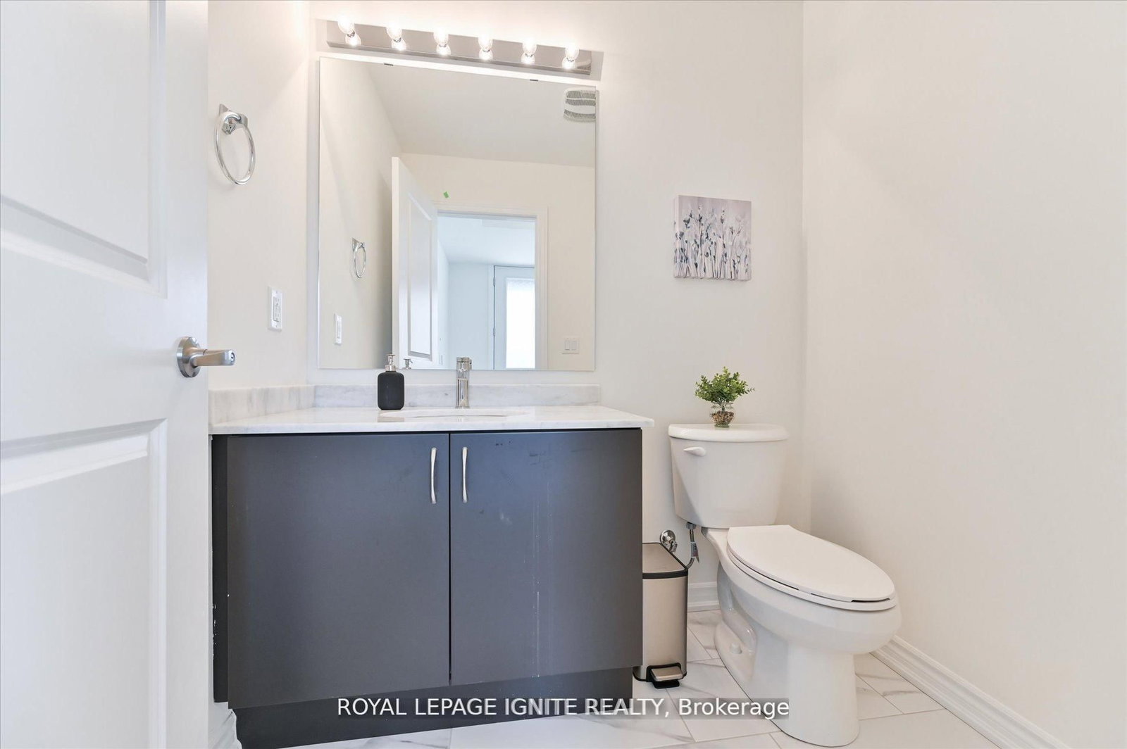 Townhouse sold at 39 Minnock Street, Caledon, Ontario, L7C 4K9 - Rural Caledon - MLS: W12850606