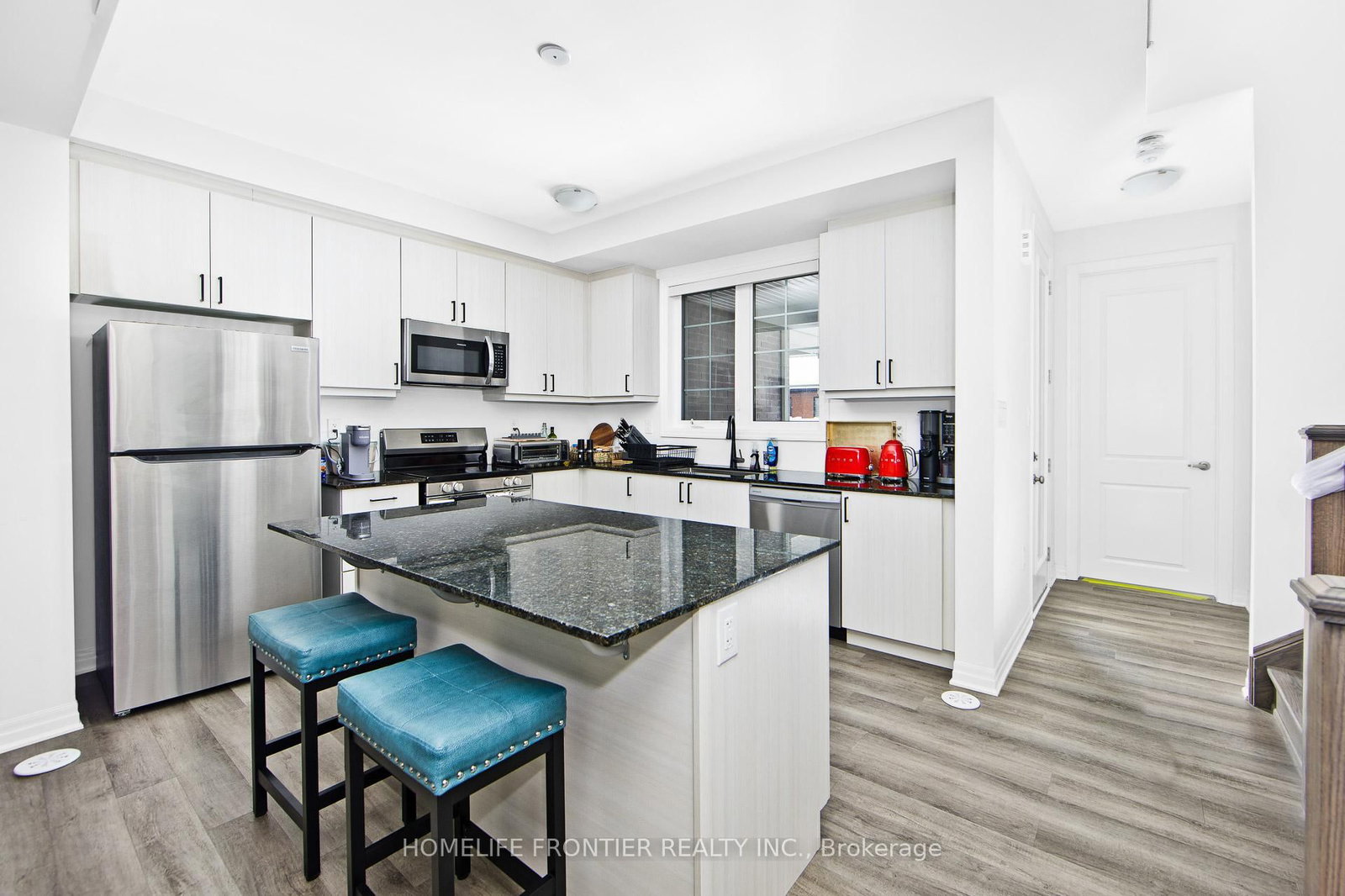 Listing Image 7