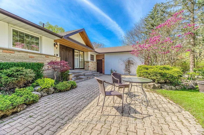 3640 BURNBRAE Dr, Mississauga, L5C 2N7 | Image 2