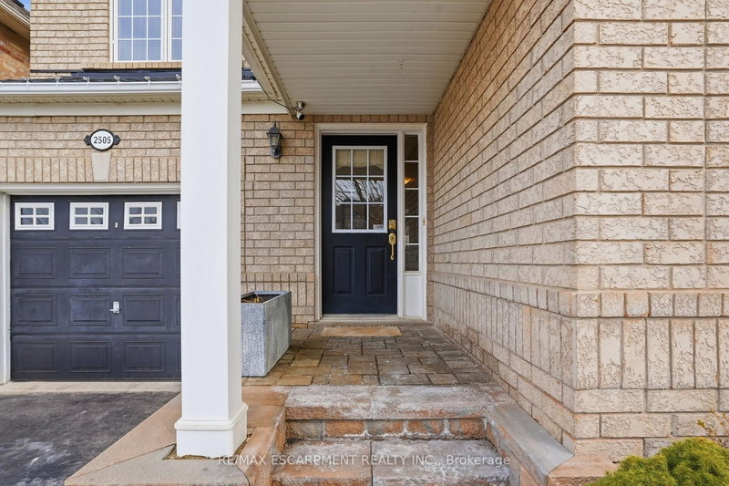 2505 Valleyridge Dr, Oakville, L6M 5H3 | Image 2