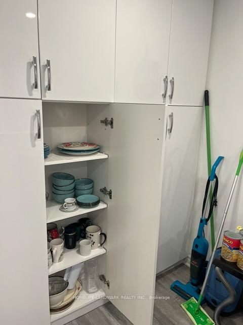 1409 - 812 Burnhamthorpe Road W