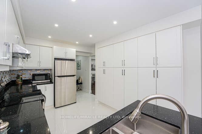 Detached House for sale at 14 Conover Court, Brampton, Ontario, L6Y 3J5 - Brampton South - MLS: W12852420