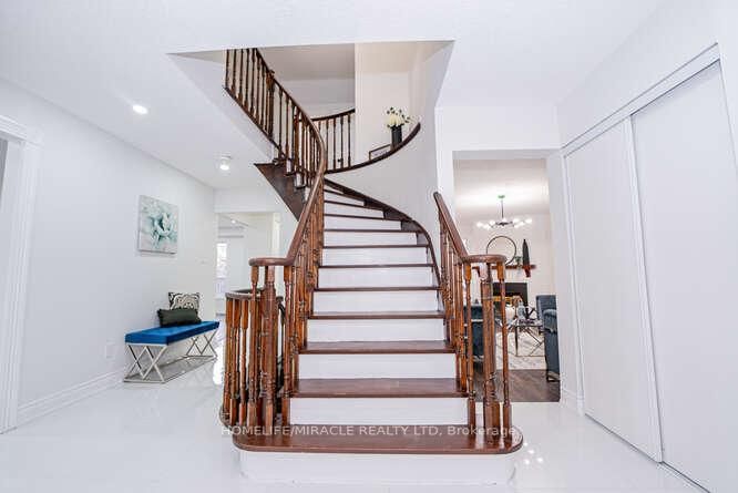 Detached House for sale at 14 Conover Court, Brampton, Ontario, L6Y 3J5 - Brampton South - MLS: W12852420