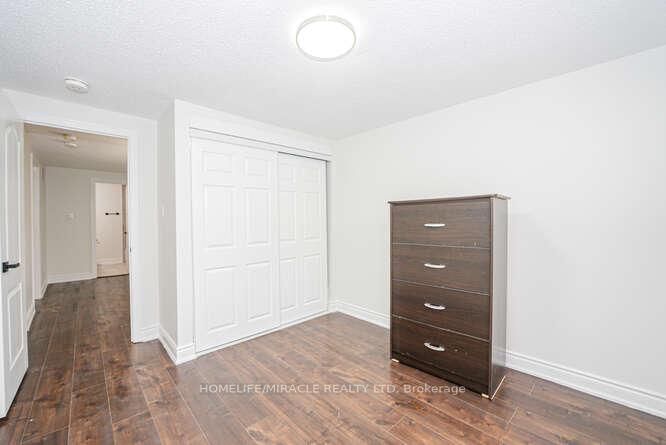 Detached House for sale at 14 Conover Court, Brampton, Ontario, L6Y 3J5 - Brampton South - MLS: W12852420