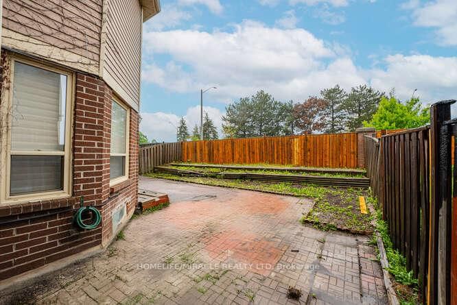 Detached House for sale at 14 Conover Court, Brampton, Ontario, L6Y 3J5 - Brampton South - MLS: W12852420