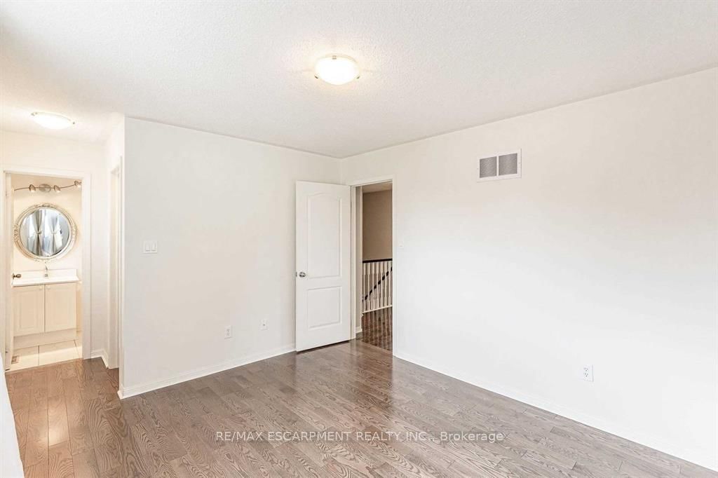 Townhouse for sale at 803 Mckay Crescent, Milton, Ontario, L9T 6L1 - Beaty - MLS: W12852440