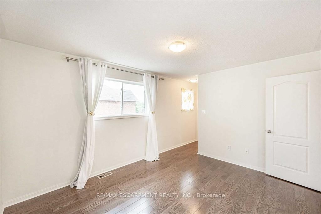 Townhouse for sale at 803 Mckay Crescent, Milton, Ontario, L9T 6L1 - Beaty - MLS: W12852440