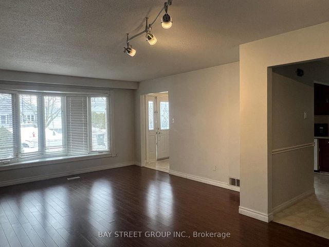 Upper - 641 Eaglemount Crescent