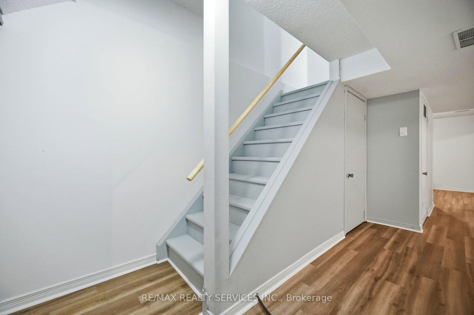 Detached House for sale at 16 Ferri Crescent, Brampton, Ontario, L6Z 1R9 - Heart Lake West - MLS: W12853322