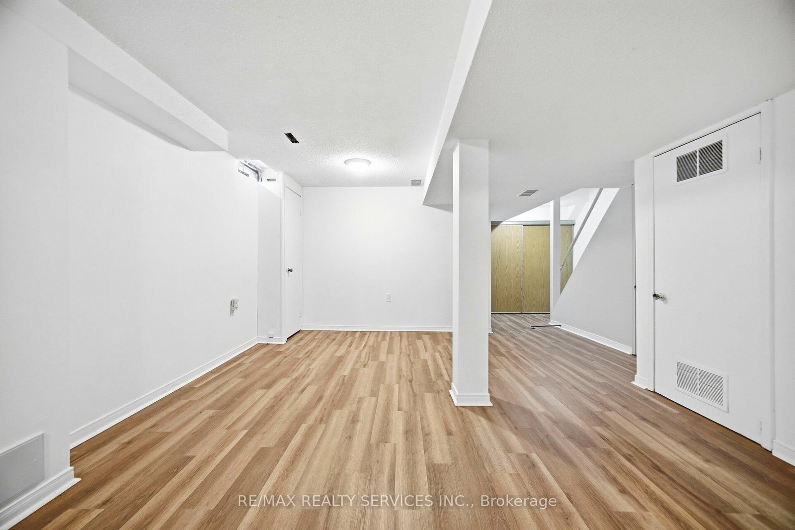 Detached House for sale at 16 Ferri Crescent, Brampton, Ontario, L6Z 1R9 - Heart Lake West - MLS: W12853322