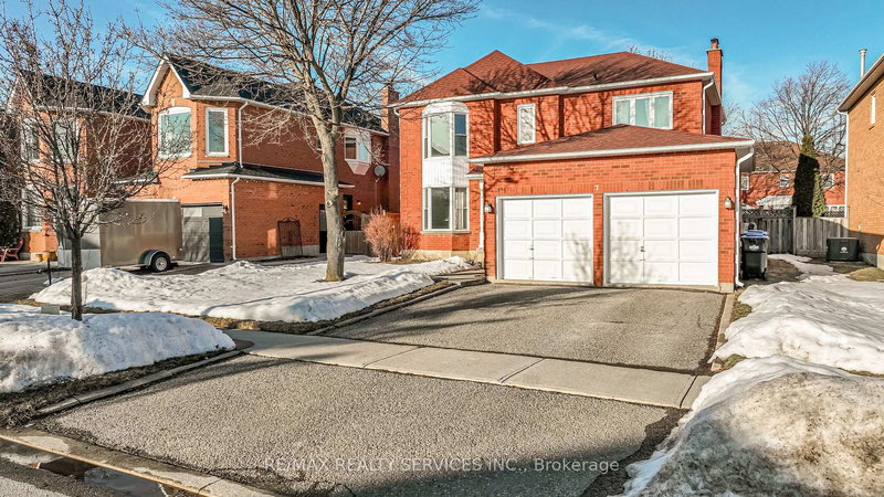 7 Laidlaw Ave, Brampton, L6S 5W1 | Image 2