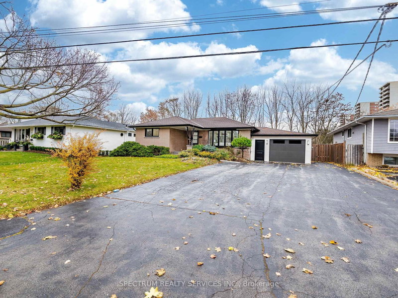 914 Francis Rd, Burlington, L7T 3Y2 | Image 2