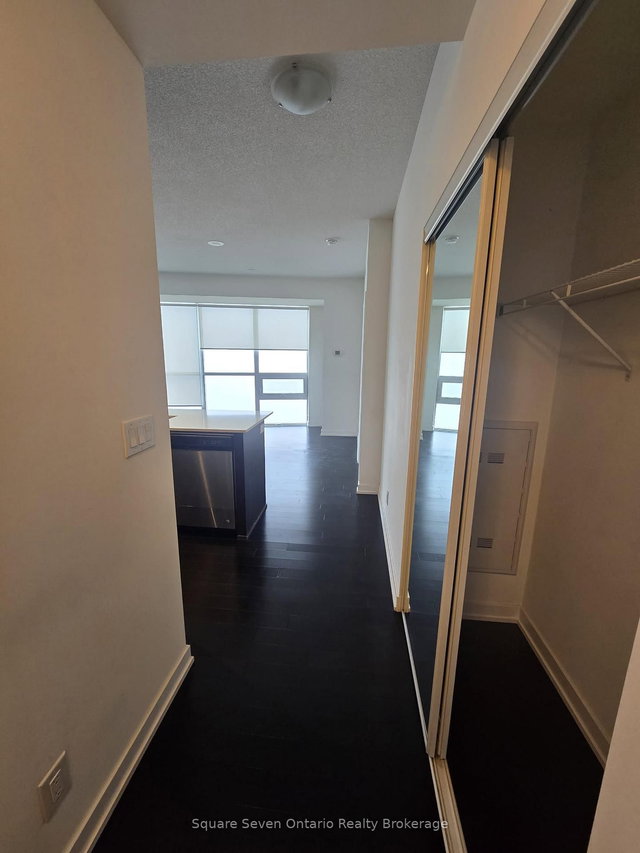 2707 - 510 Curran Place