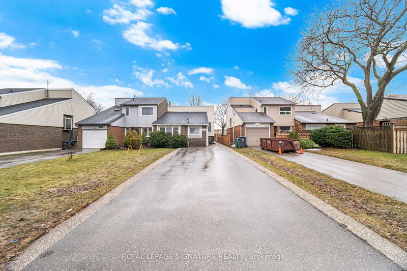 2498 Mainroyal St S, Mississauga, L5L 1C9 | Image 3
