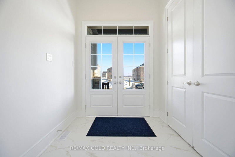 32 Addison St, Caledon, L7C 4N2 | Image 2