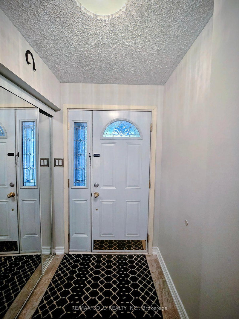 26 - 7707 Darcel Ave, Mississauga, L4T 3W9 | Image 3