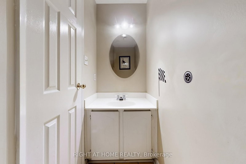 801 Edgehill Rd N, Mississauga, L5H 3Y2 | Image 3