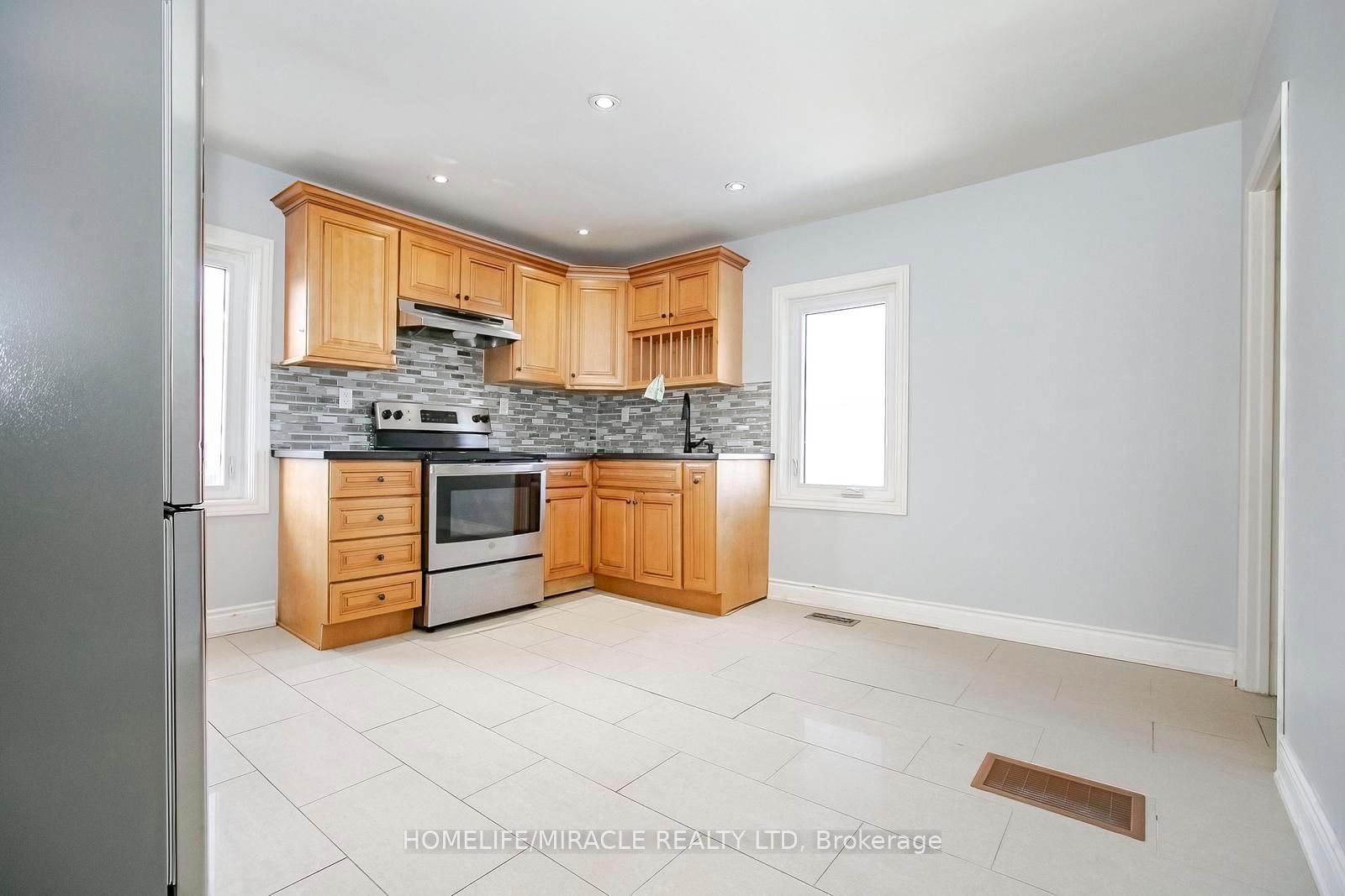 144 Queen Street W - Photo 10