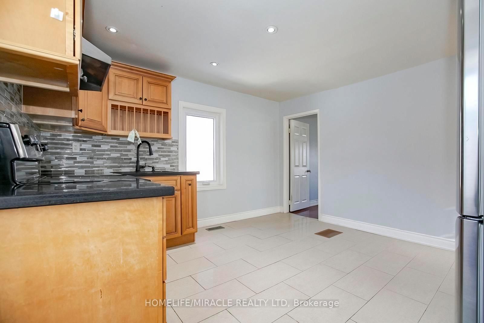 144 Queen Street W - Photo 11