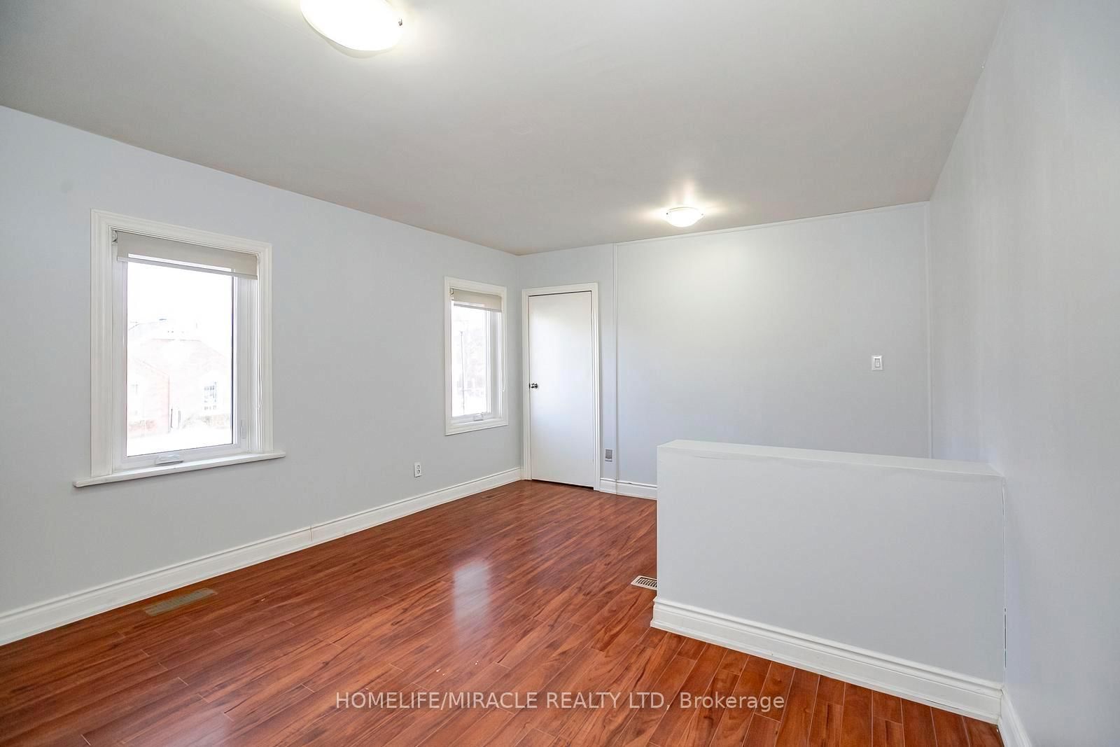 144 Queen Street W - Photo 12