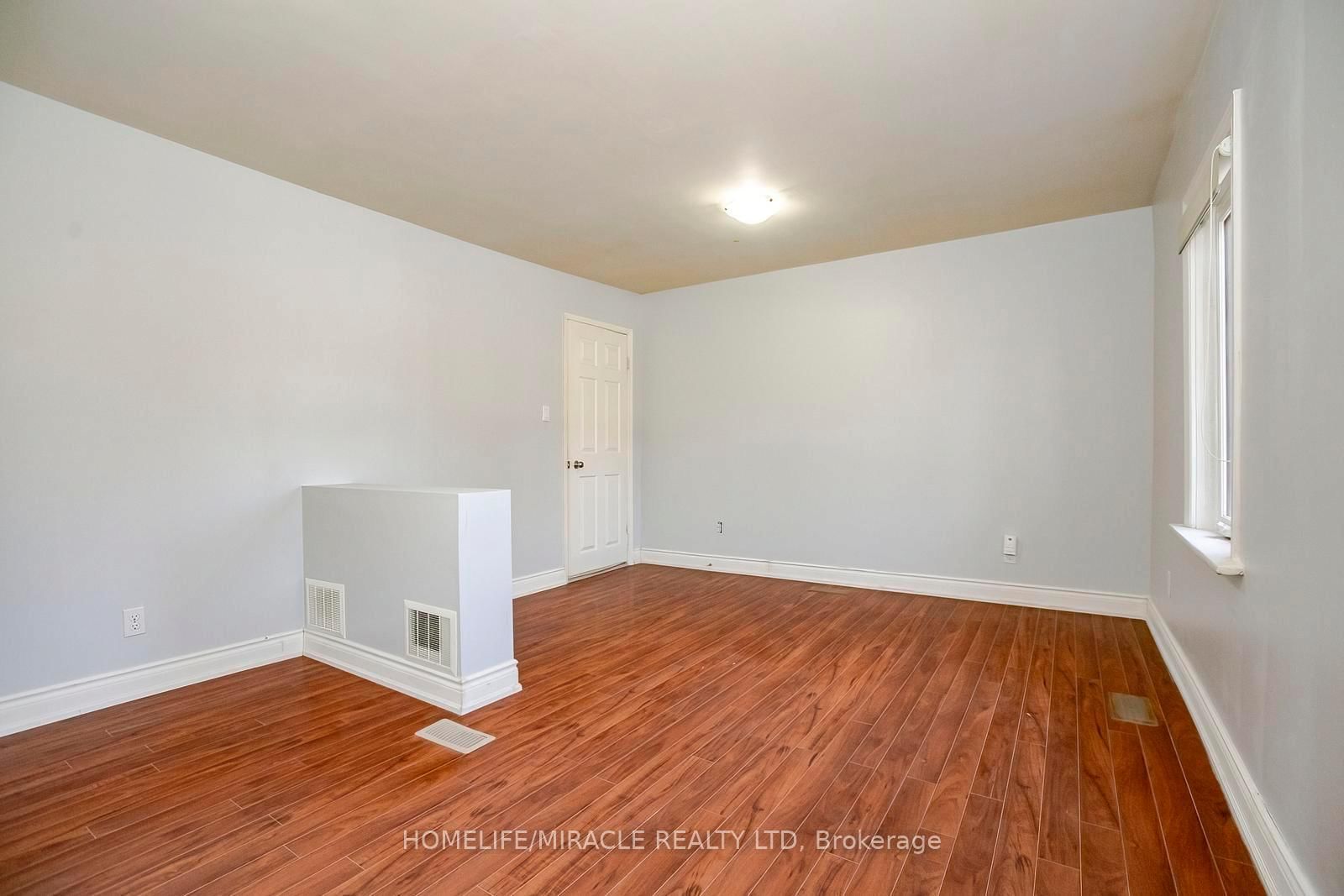 144 Queen Street W - Photo 13