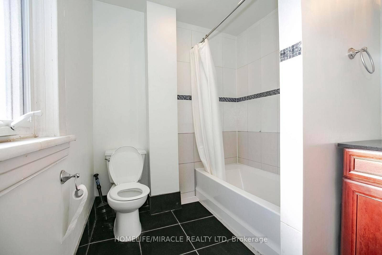 144 Queen Street W - Photo 15