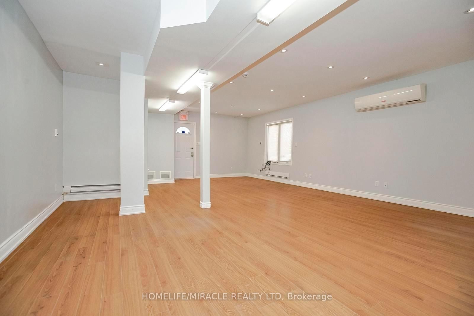 144 Queen Street W - Photo 4