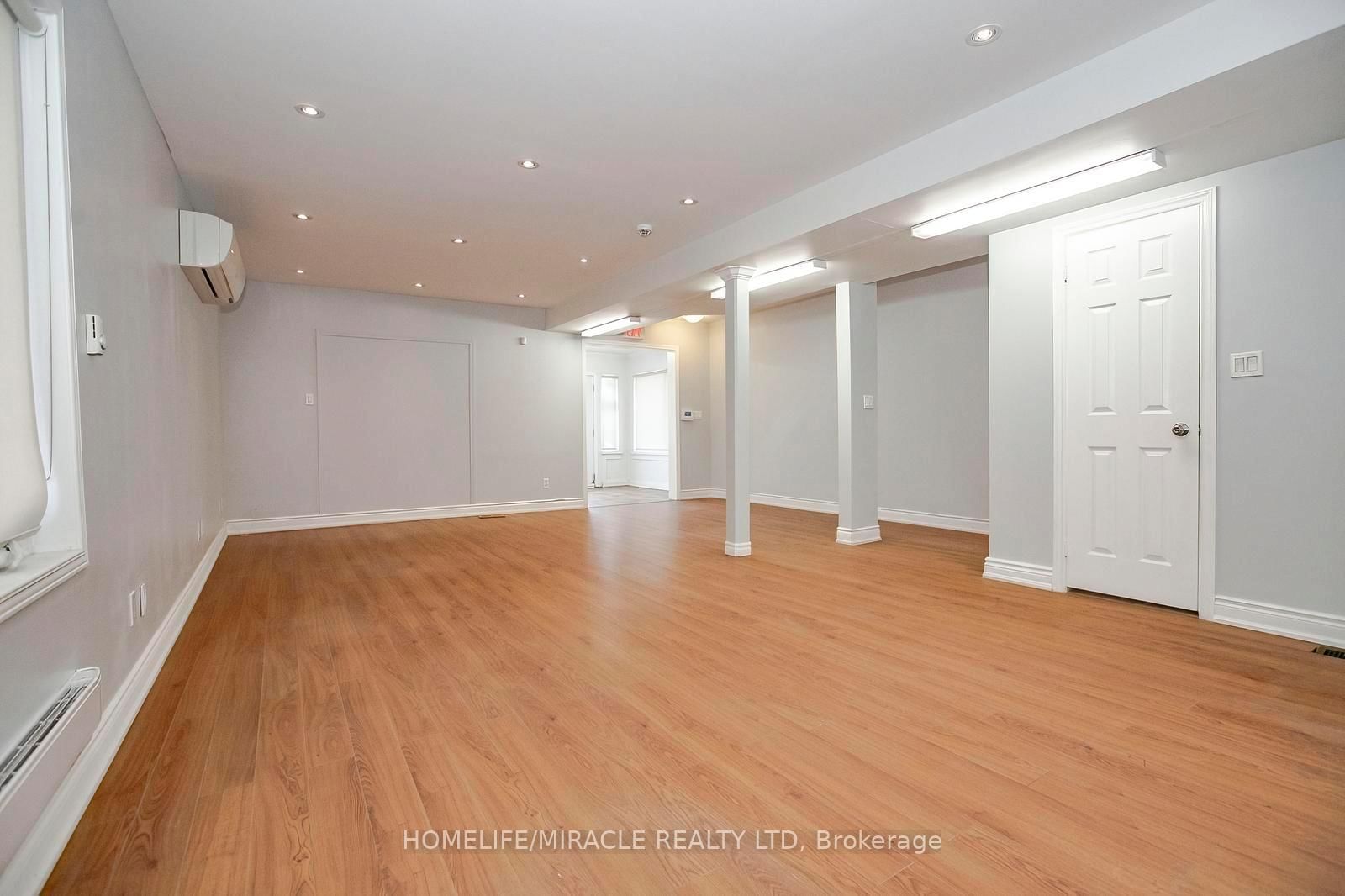 144 Queen Street W - Photo 5