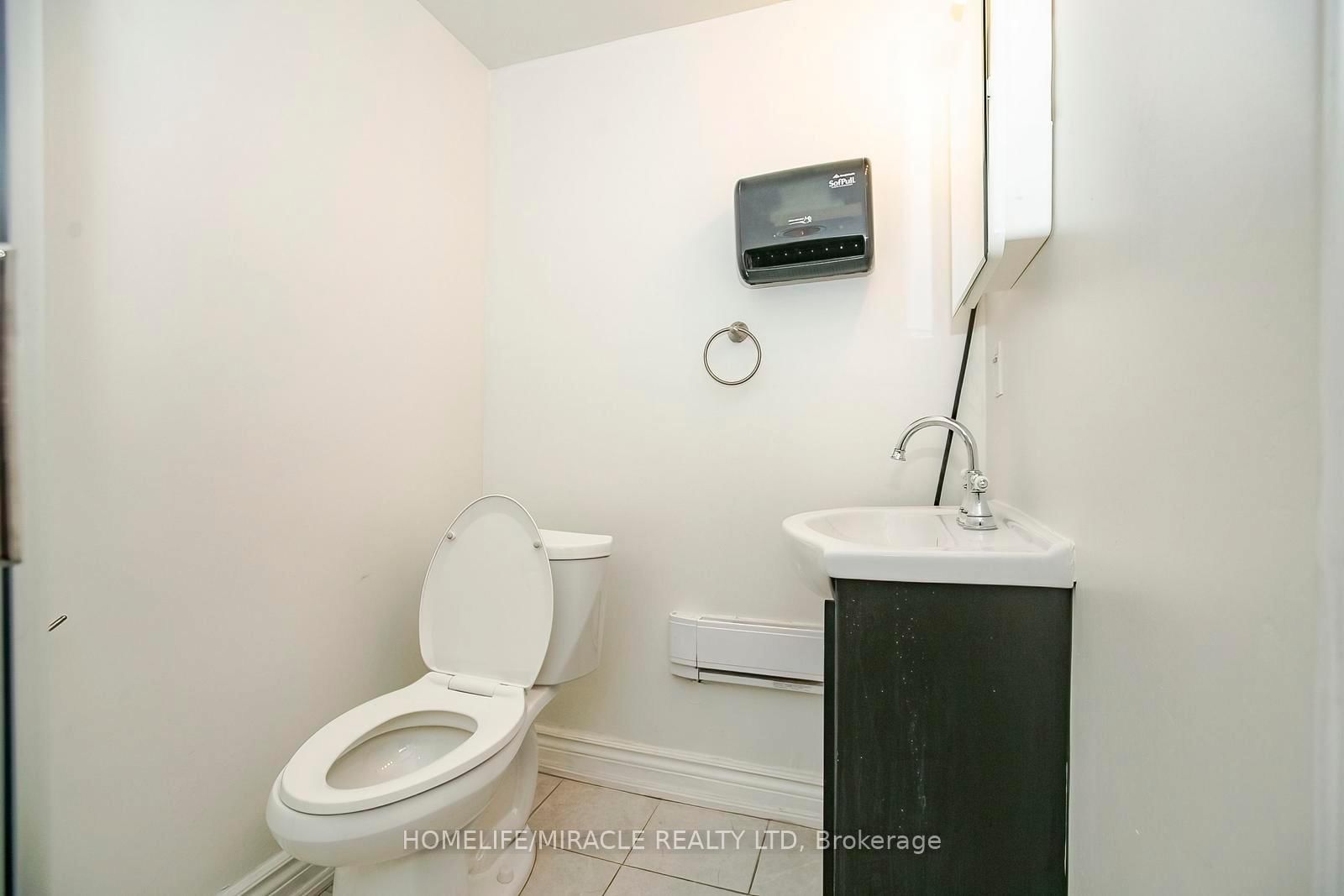 144 Queen Street W - Photo 8