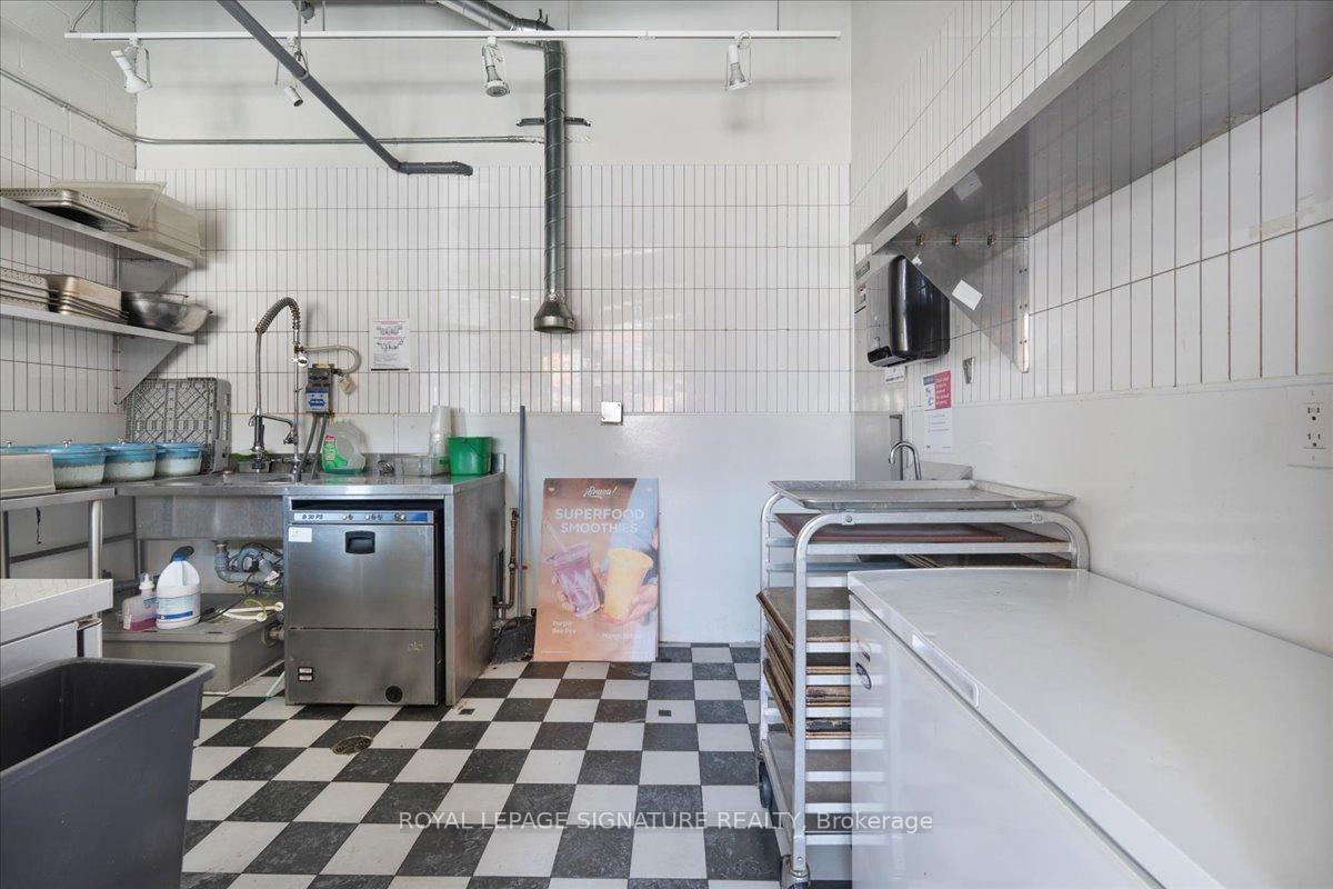 2114 Bloor Street W, Unit Unit B - Photo 17