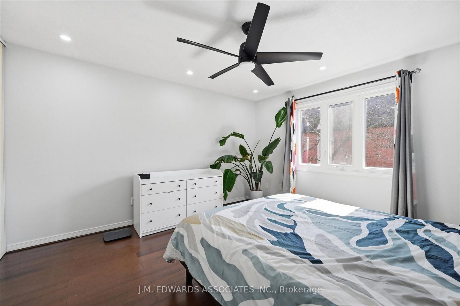 Townhouse for sale at 215-895 Maple Avenue, Burlington, Ontario, L7S 2H7 - Brant - MLS: W12855420