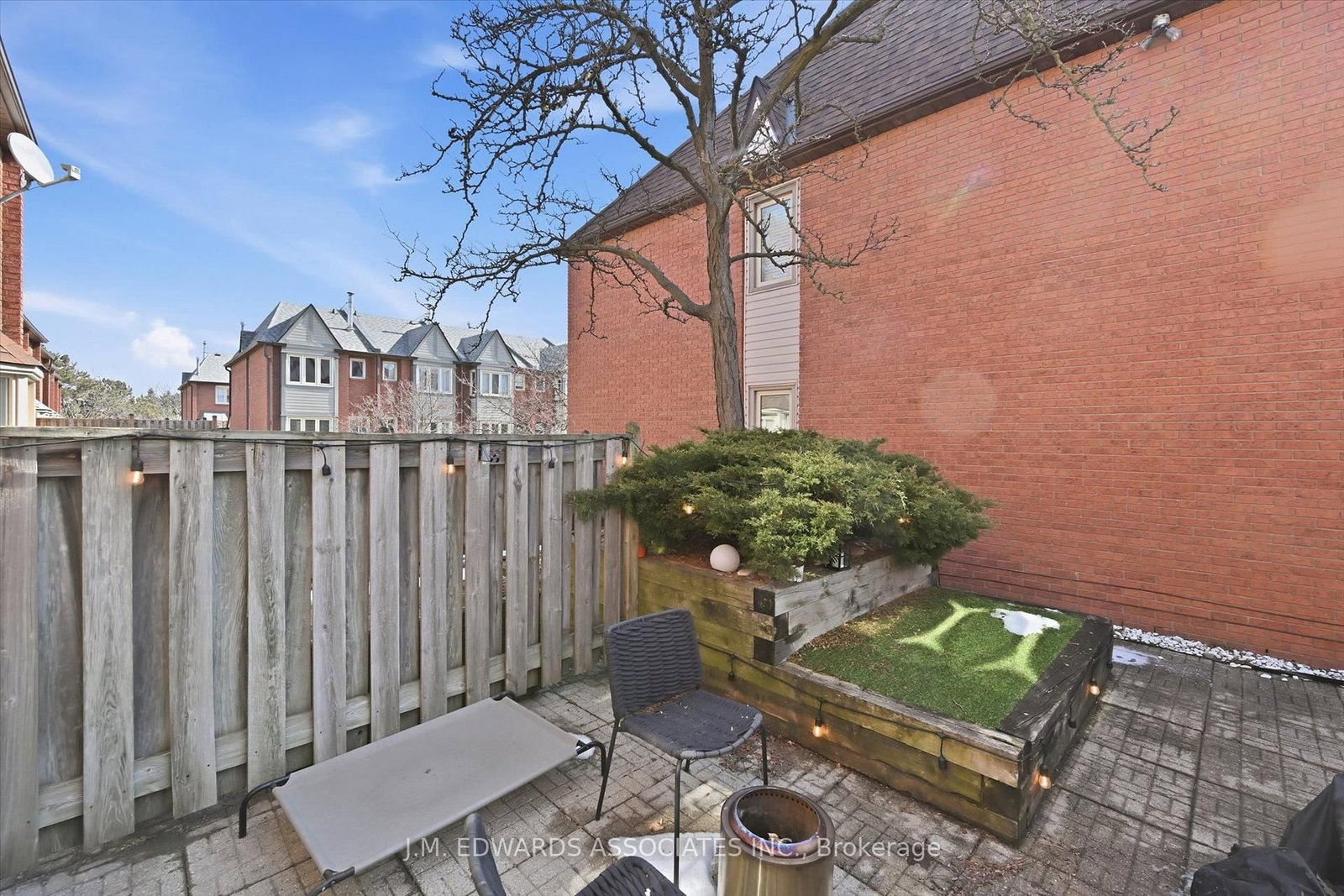 Townhouse for sale at 215-895 Maple Avenue, Burlington, Ontario, L7S 2H7 - Brant - MLS: W12855420