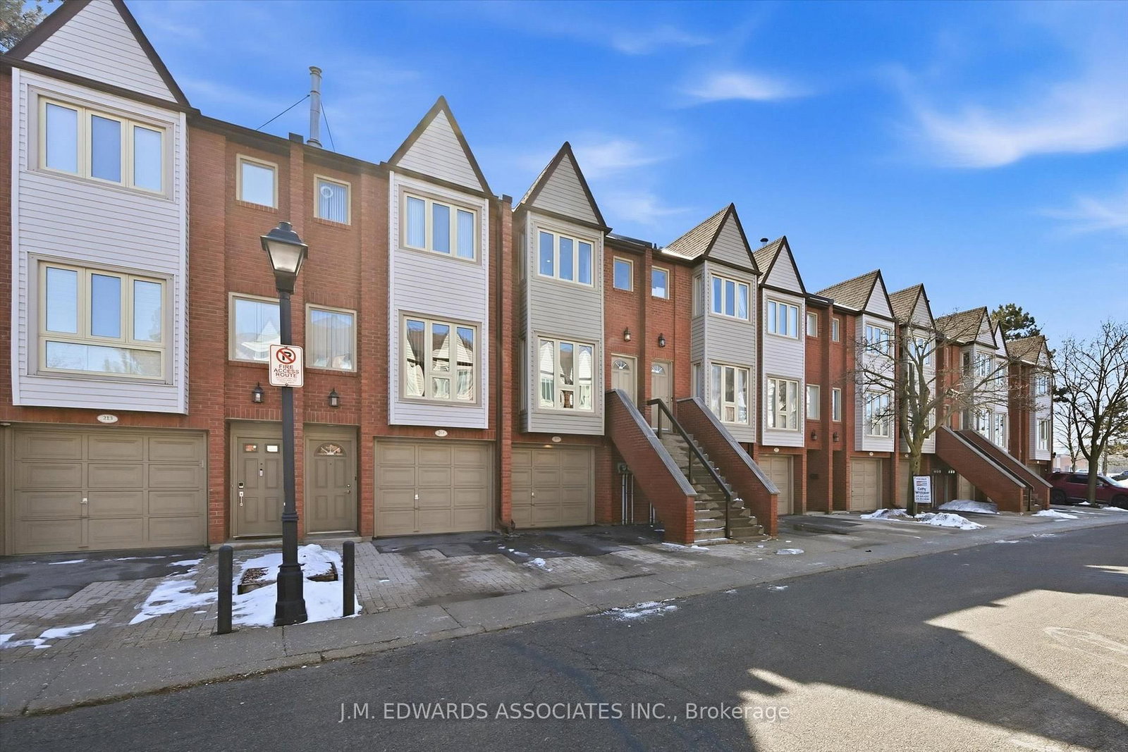 Townhouse for sale at 215-895 Maple Avenue, Burlington, Ontario, L7S 2H7 - Brant - MLS: W12855420