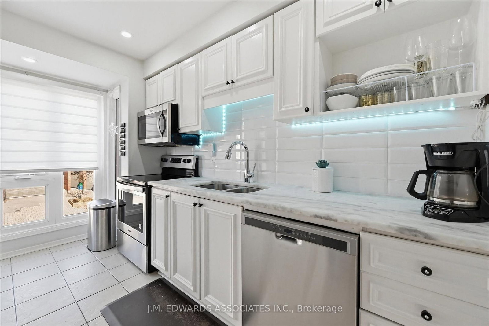 Townhouse for sale at 215-895 Maple Avenue, Burlington, Ontario, L7S 2H7 - Brant - MLS: W12855420