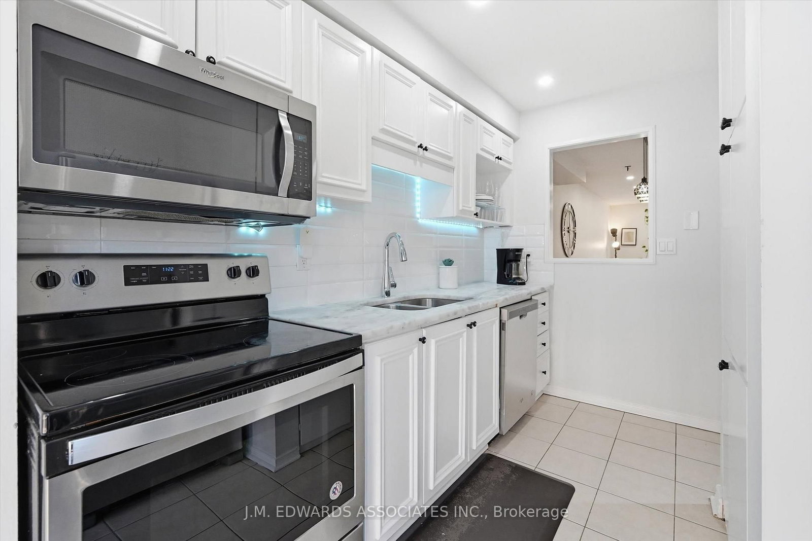 Townhouse for sale at 215-895 Maple Avenue, Burlington, Ontario, L7S 2H7 - Brant - MLS: W12855420