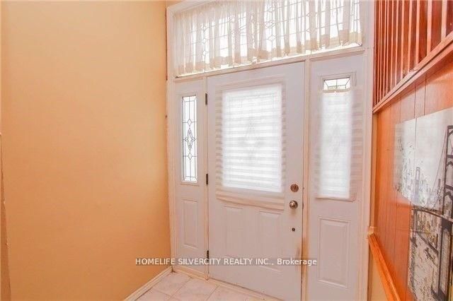 Upper Level - 31 Lakeland Dr, Toronto, M9V 1M8 | Image 3