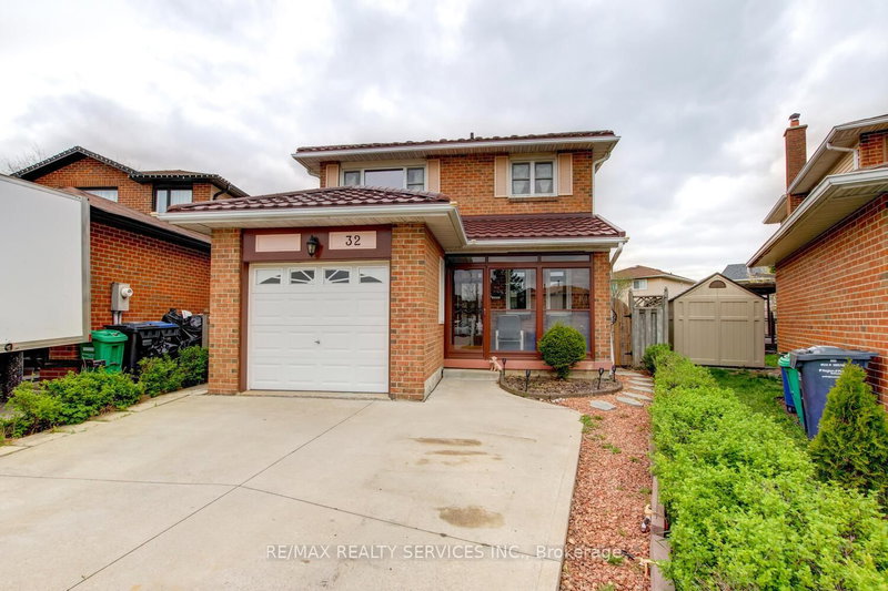 32 Helios Pl, Brampton, L6Z 2B2 | Image 2