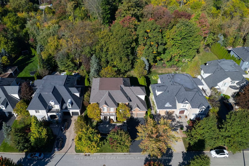 562 Gladwyne Crt, Mississauga, L5H 4L4 | Image 2