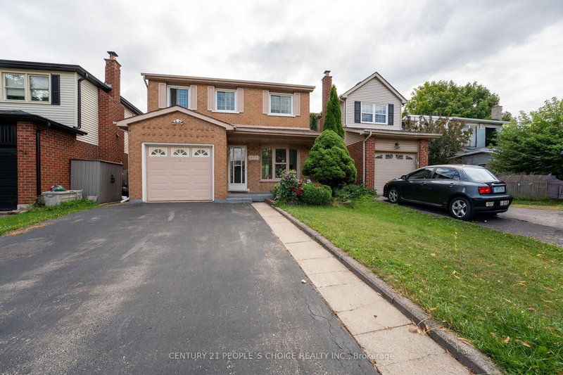 2247 Silverbirch Crt, Burlington, L7M 3H4 | Image 2
