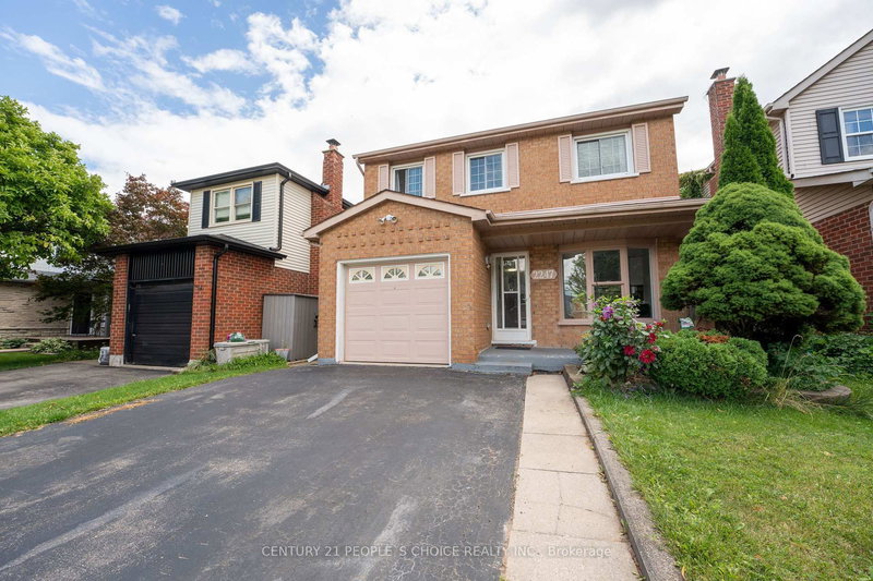 2247 Silverbirch Crt, Burlington, L7M 3H4 | Image 3