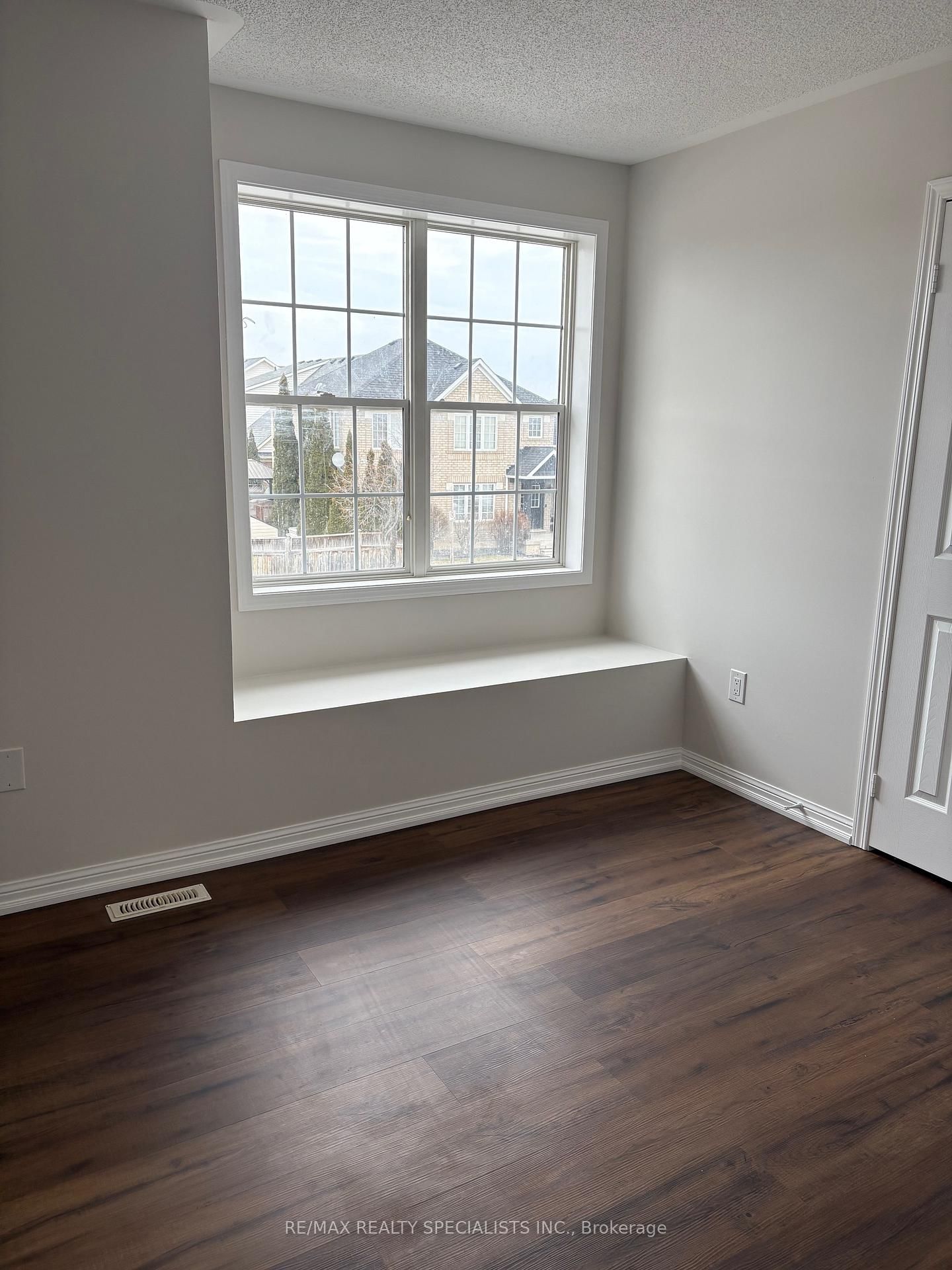 Townhouse for lease at 440 Bundy Drive, Milton, Ontario, L9T 5N5 - Clarke - MLS: W12856488